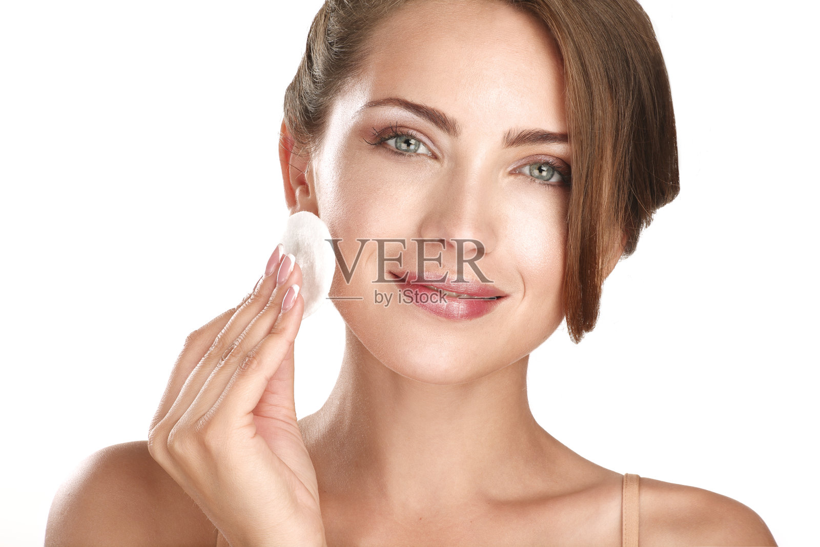 年轻美丽完美的模特应用专业化妆照片摄影图片