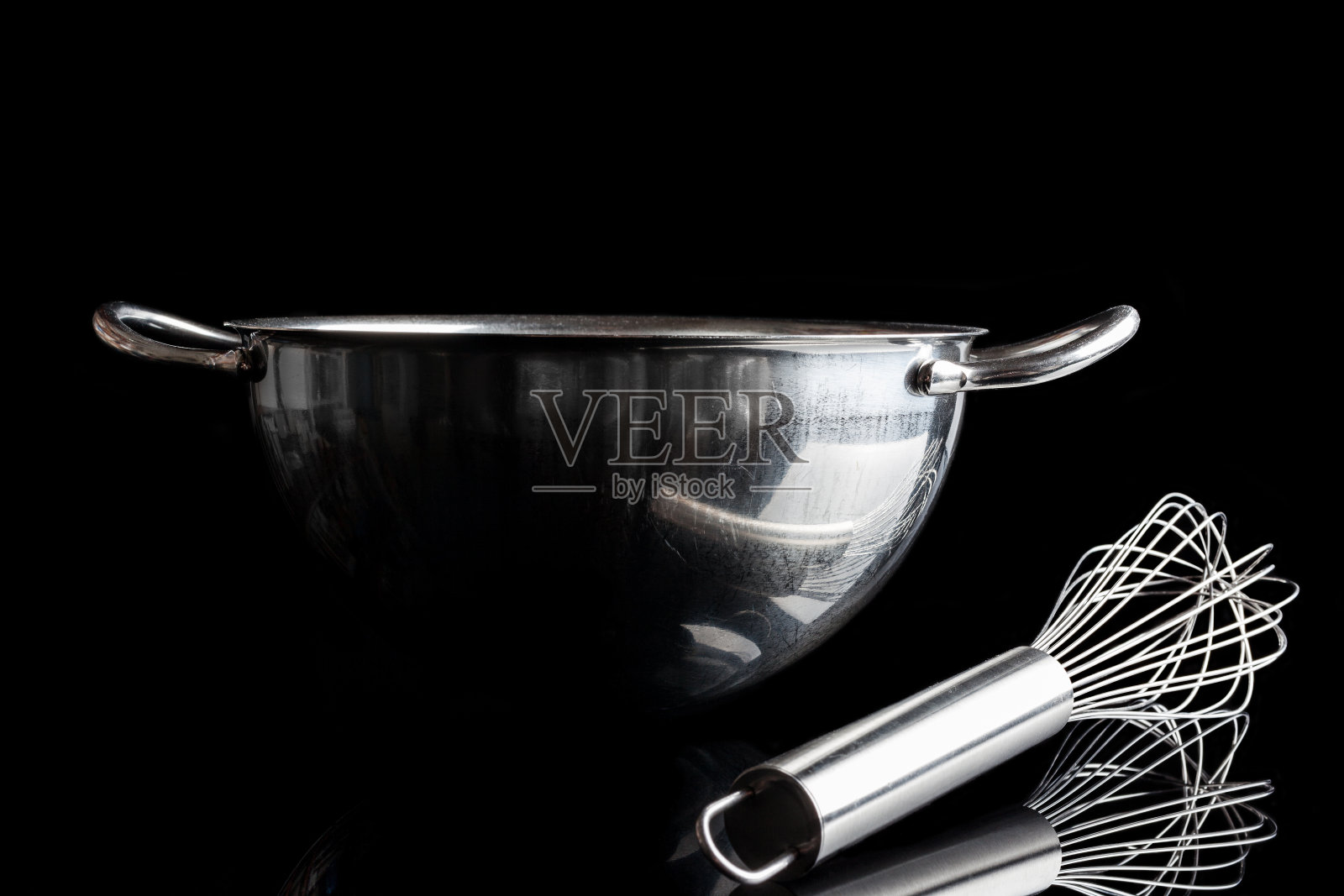 钢碗,须从侧面反射黑色照片摄影图片