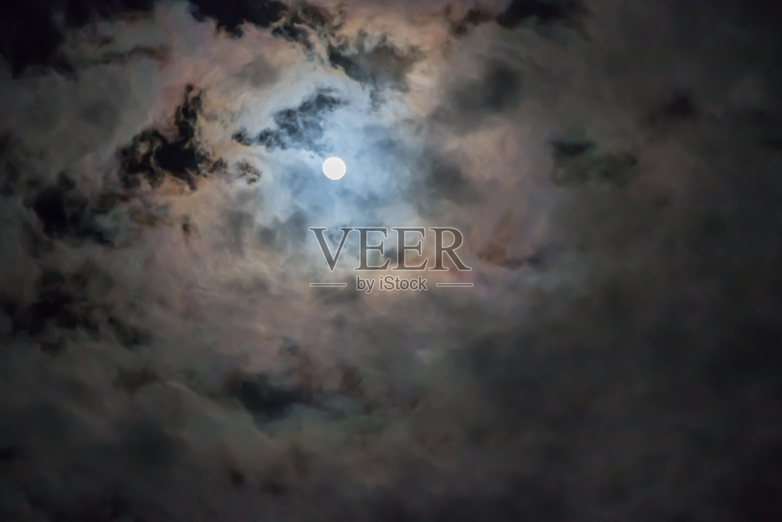 月圆夜云。照片摄影图片
