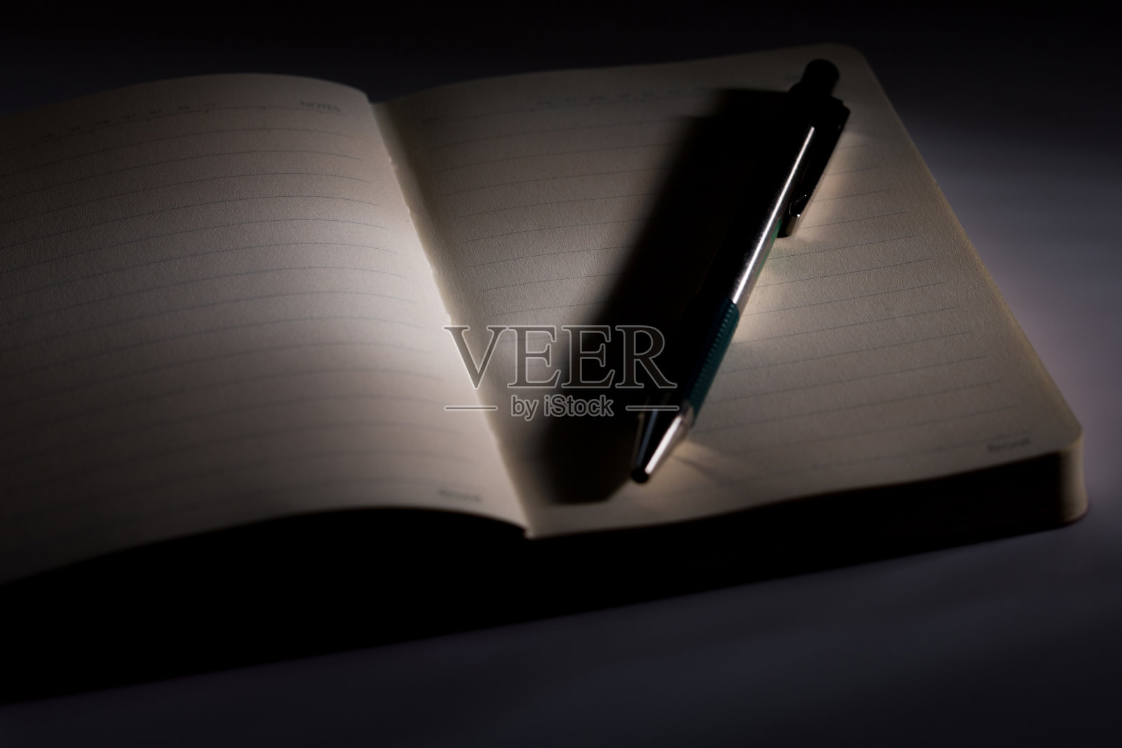 笔记本和笔照片摄影图片