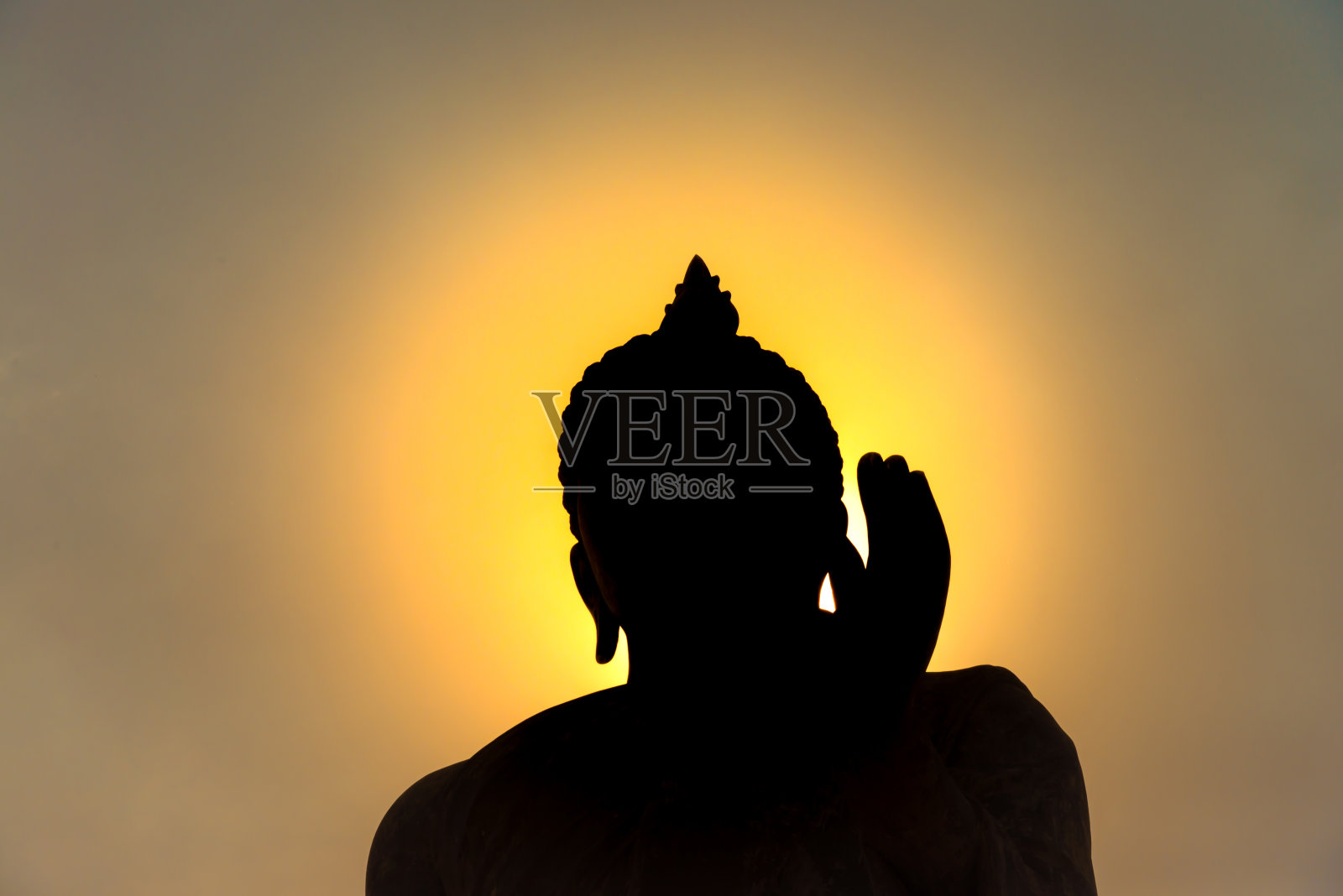 佛像与黑暗的剪影与金色的阳光g照片摄影图片