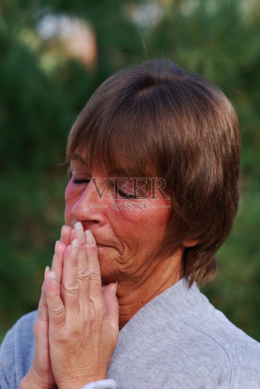 祈祷……照片摄影图片