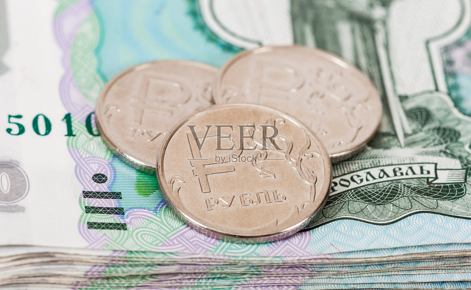 俄罗斯货币卢布:纸币和硬币照片摄影图片