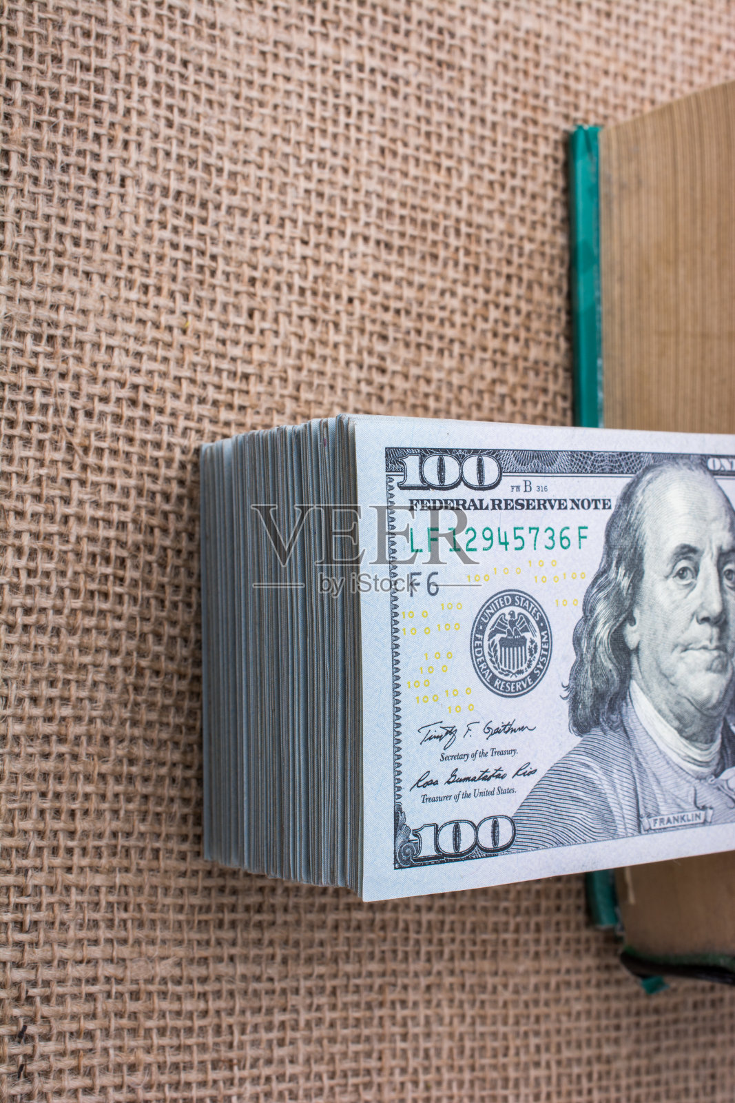 画布上的美元钞票照片摄影图片