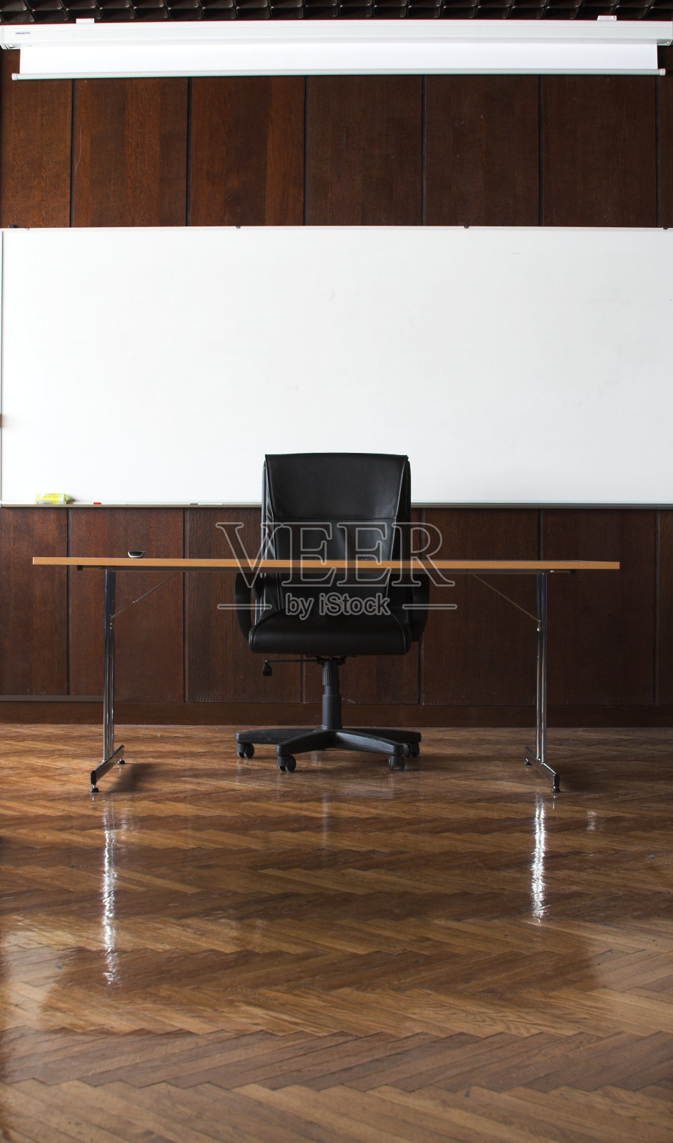 在教室里照片摄影图片