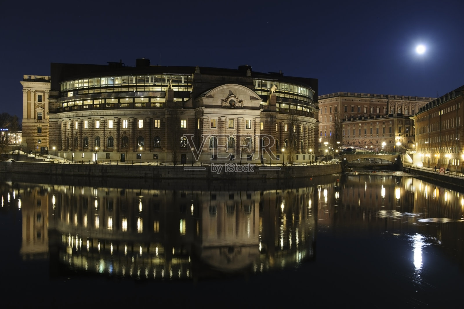 夜晚的斯德哥尔摩市中心照片摄影图片