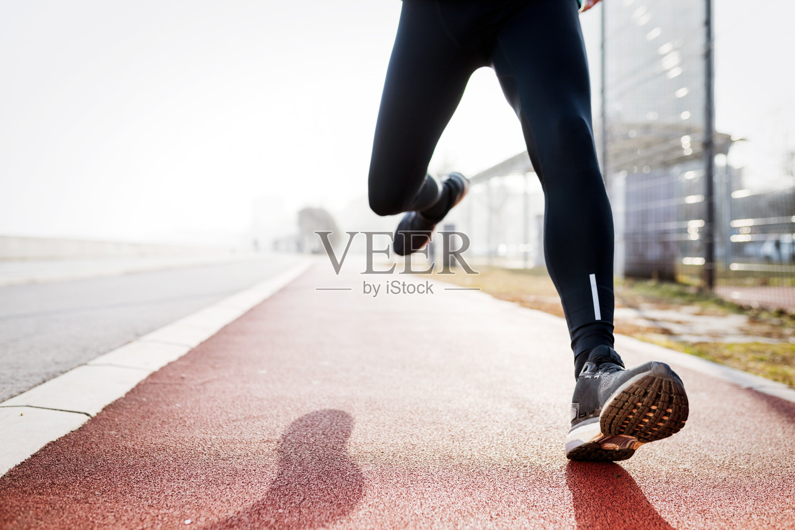 健康坚定的运动员户外慢跑健身锻炼照片摄影图片