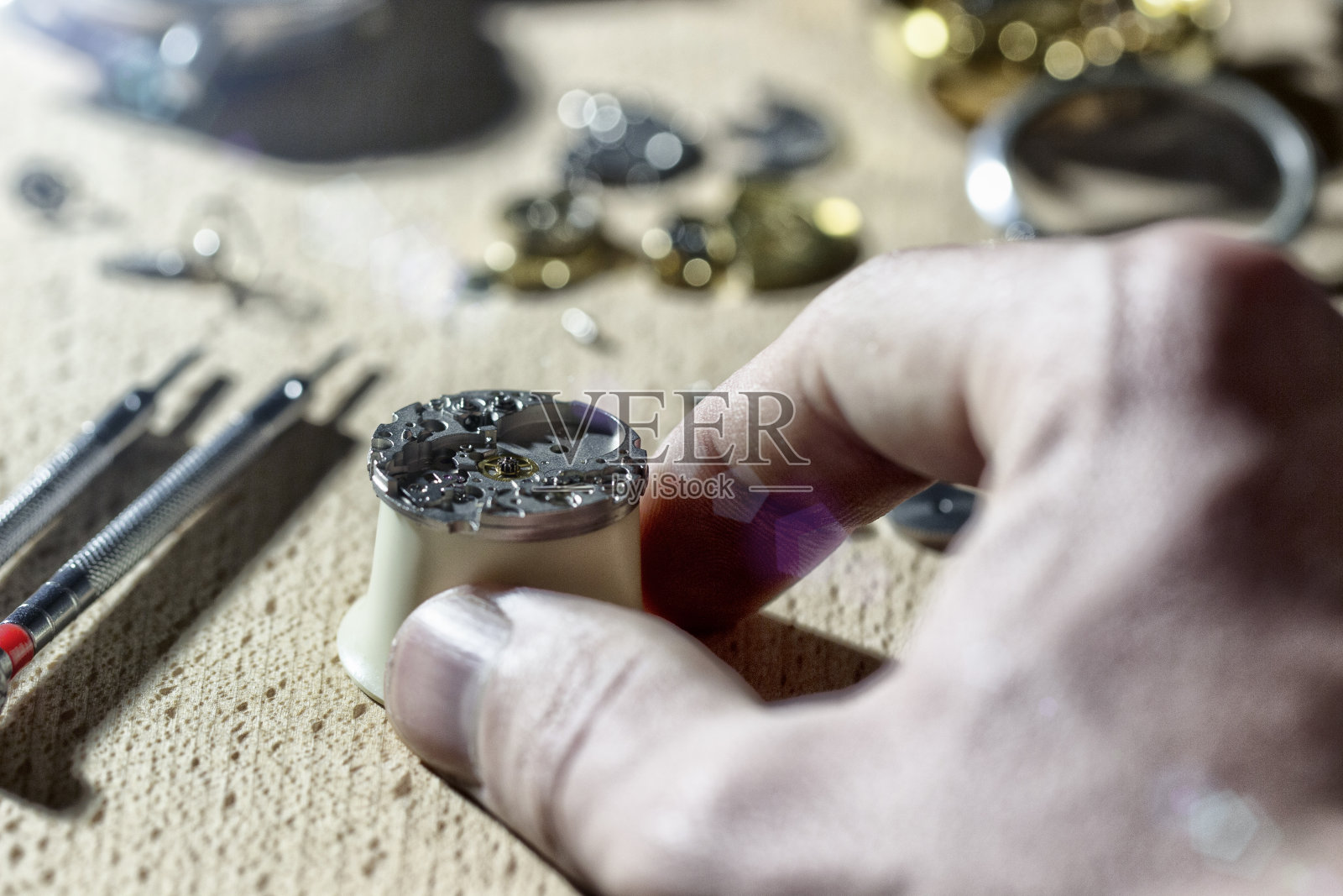 钟表店车间照片摄影图片