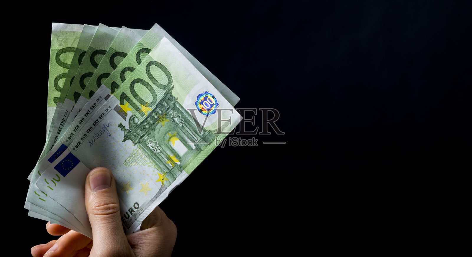 拿着欧元照片摄影图片