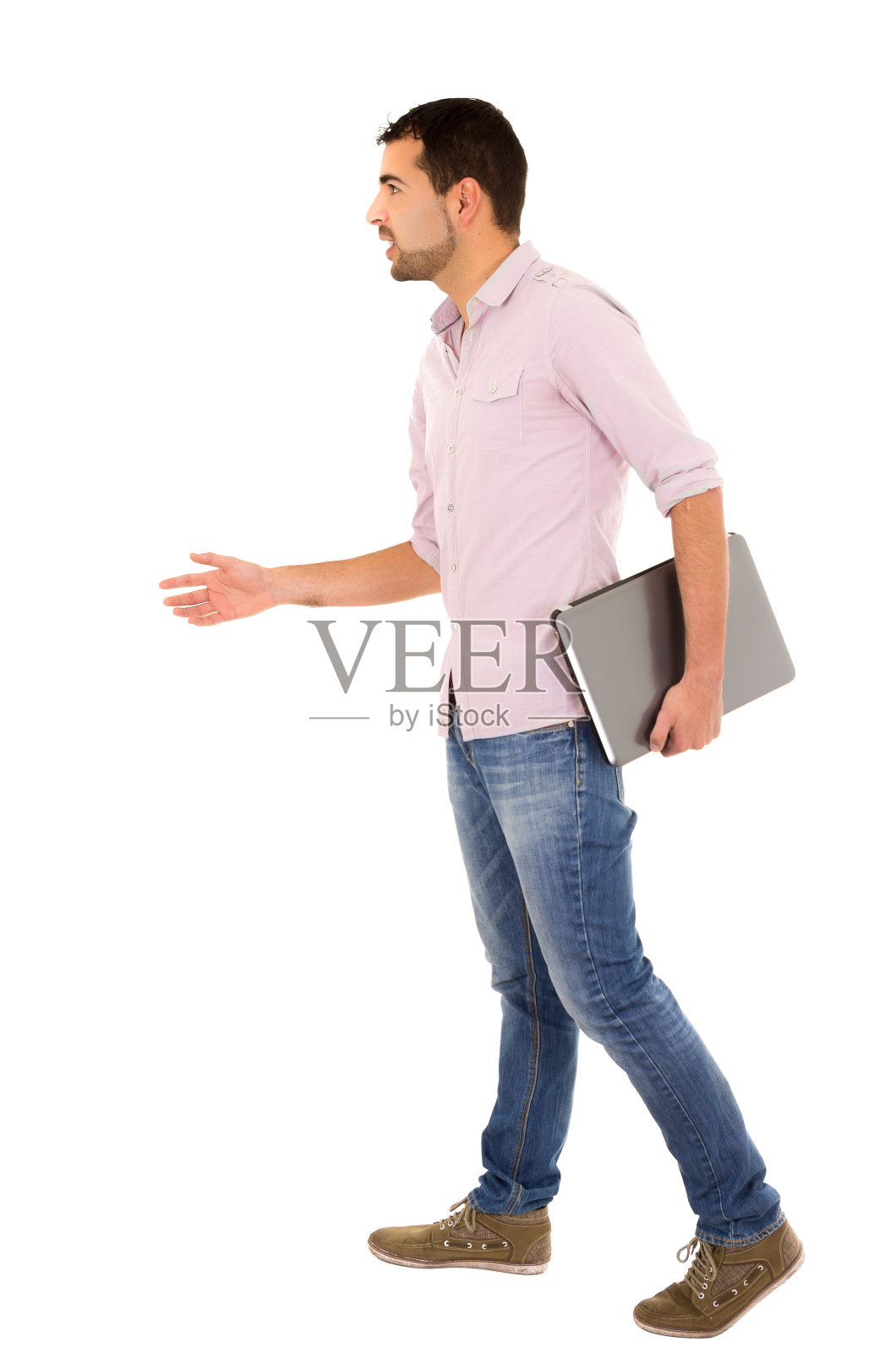 手持笔记本电脑的男人照片摄影图片