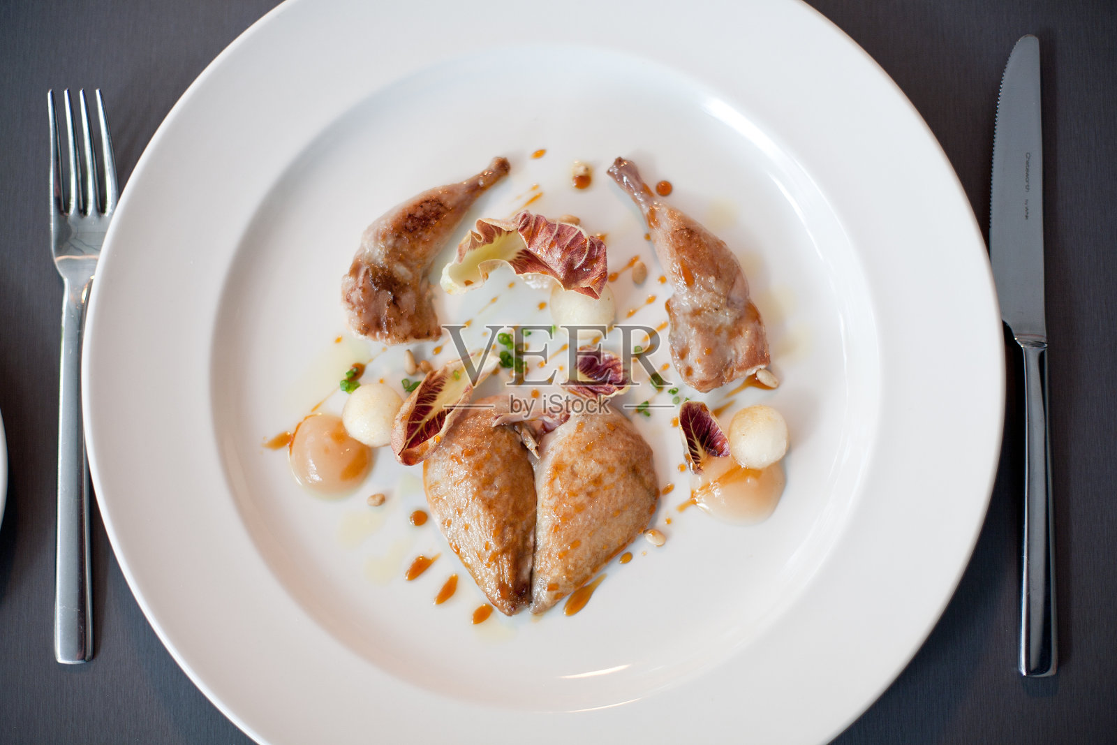 鹌鹑的主菜照片摄影图片