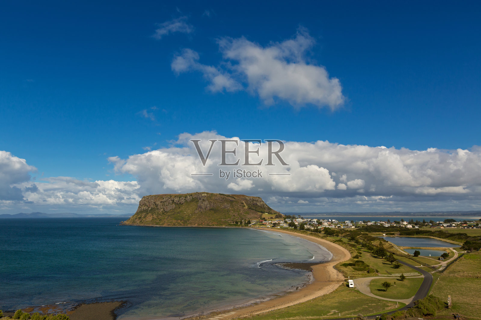 观看坚果,古老的火山塞玄武岩从海洋上升,斯坦利镇,澳大利亚塔斯马尼亚照片摄影图片