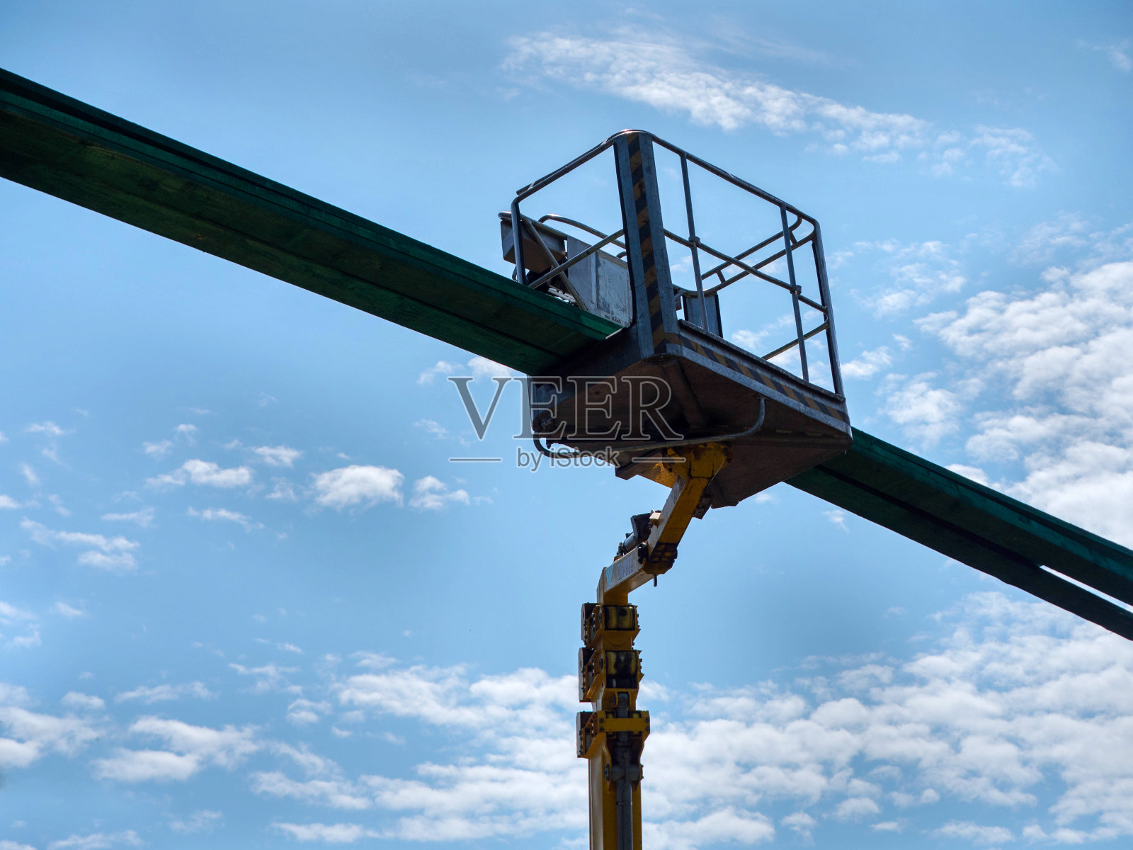 正在施工的建筑合约照片摄影图片