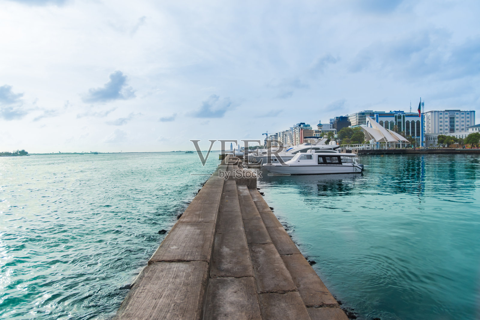 马尔代夫首都马累港口的快艇照片摄影图片