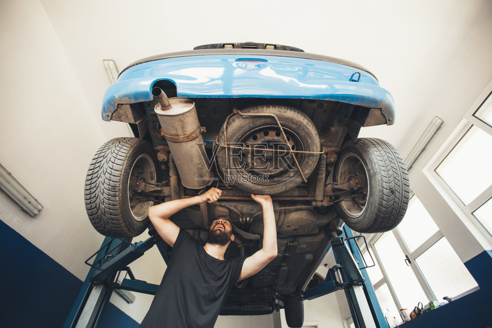 车间工作人员照片摄影图片