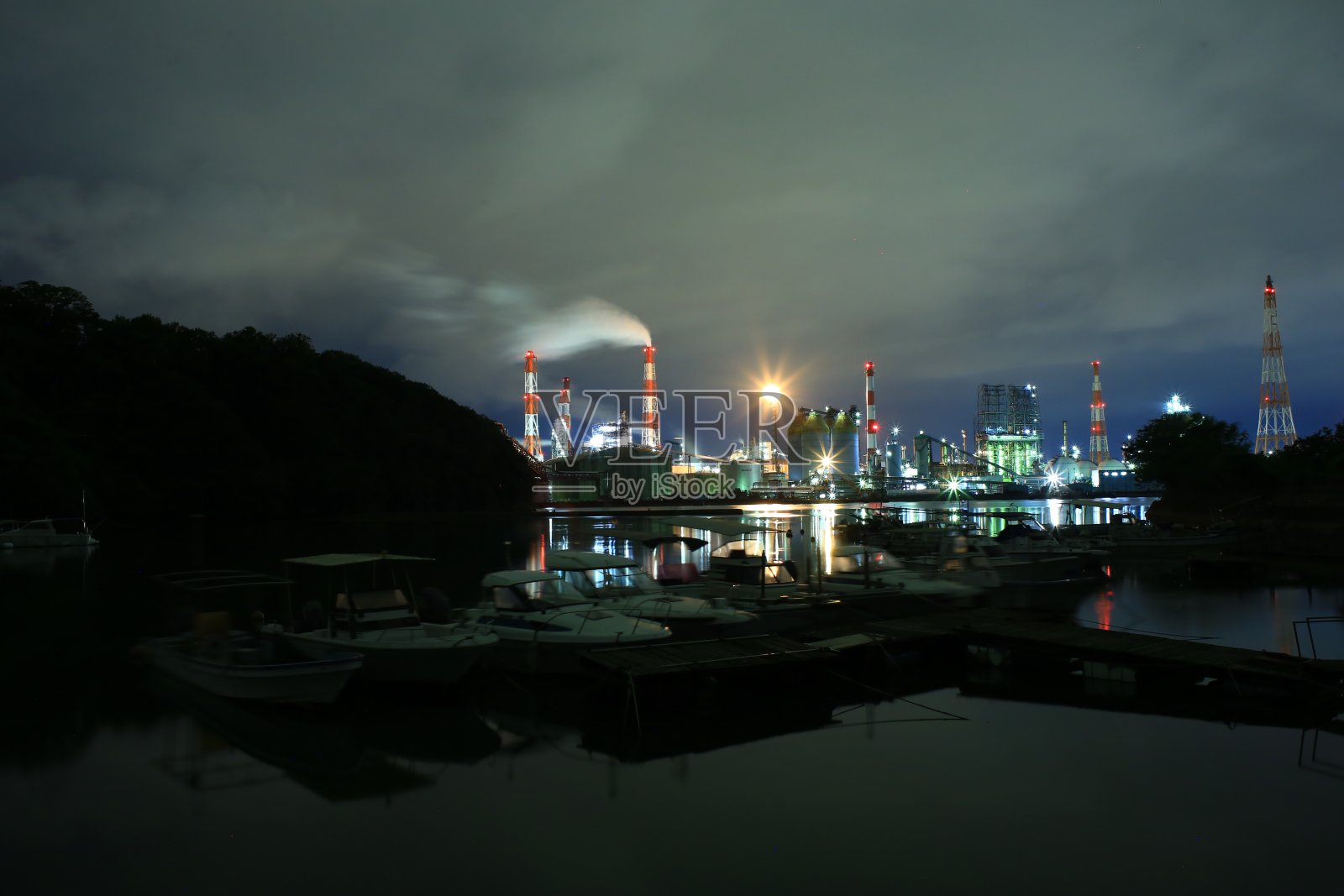 工厂夜景照片摄影图片