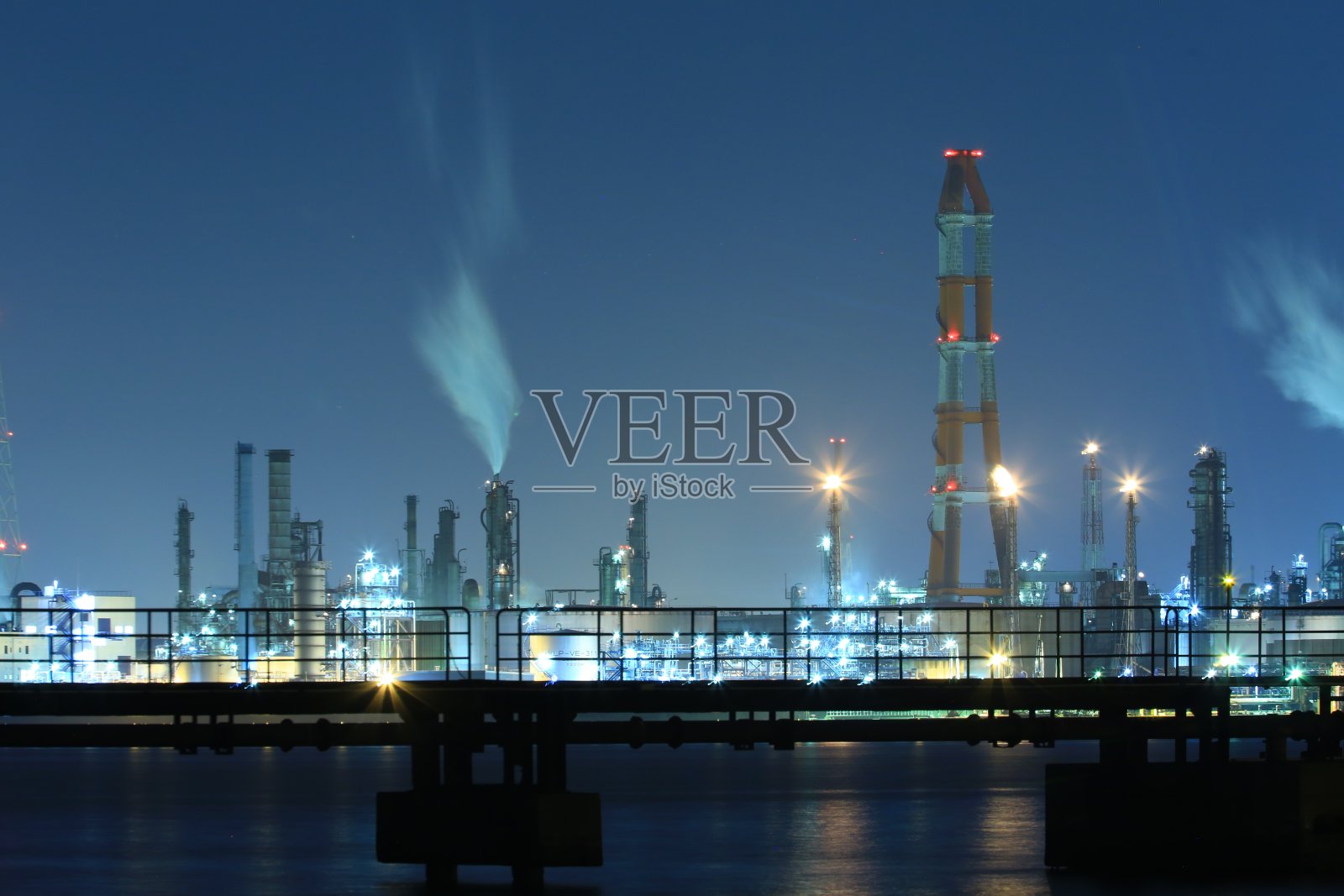 工厂夜景照片摄影图片