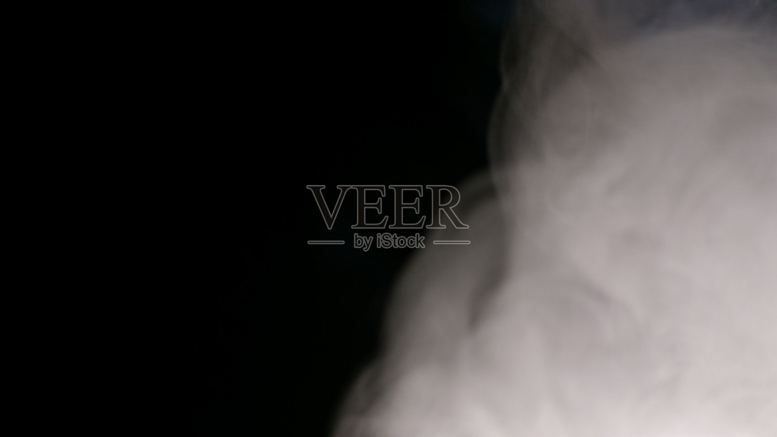 雾蒸汽烟孤立在黑色背景照片摄影图片