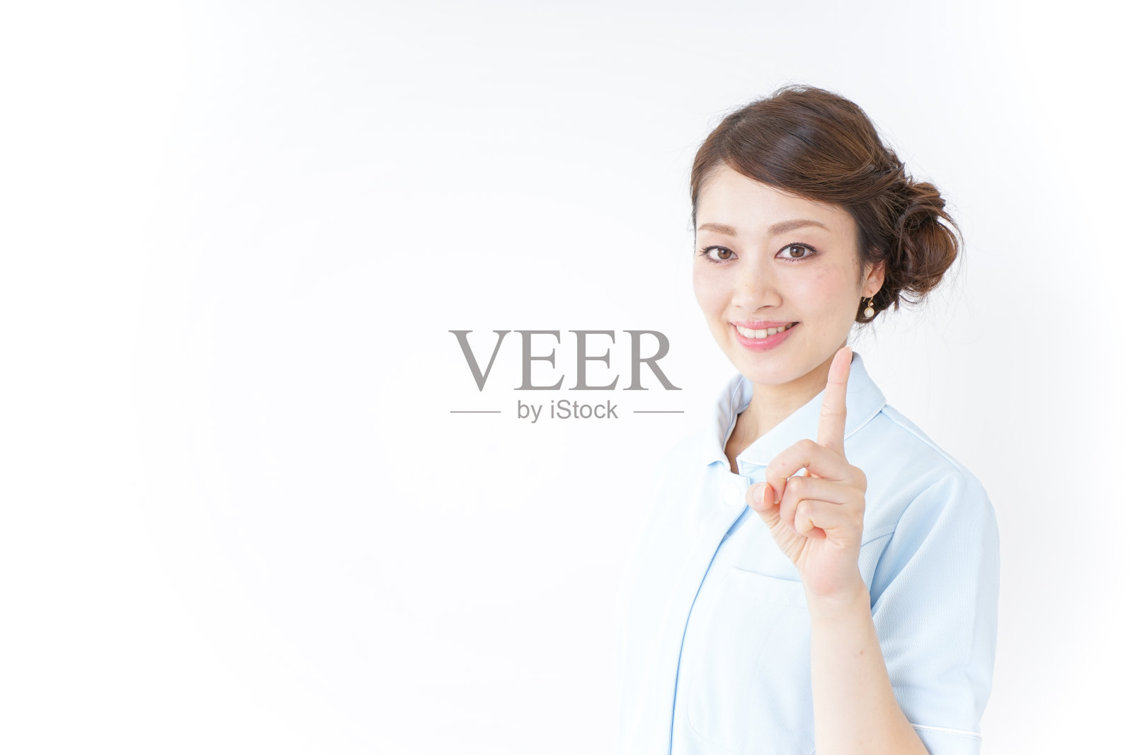 护士指着什么东西照片摄影图片