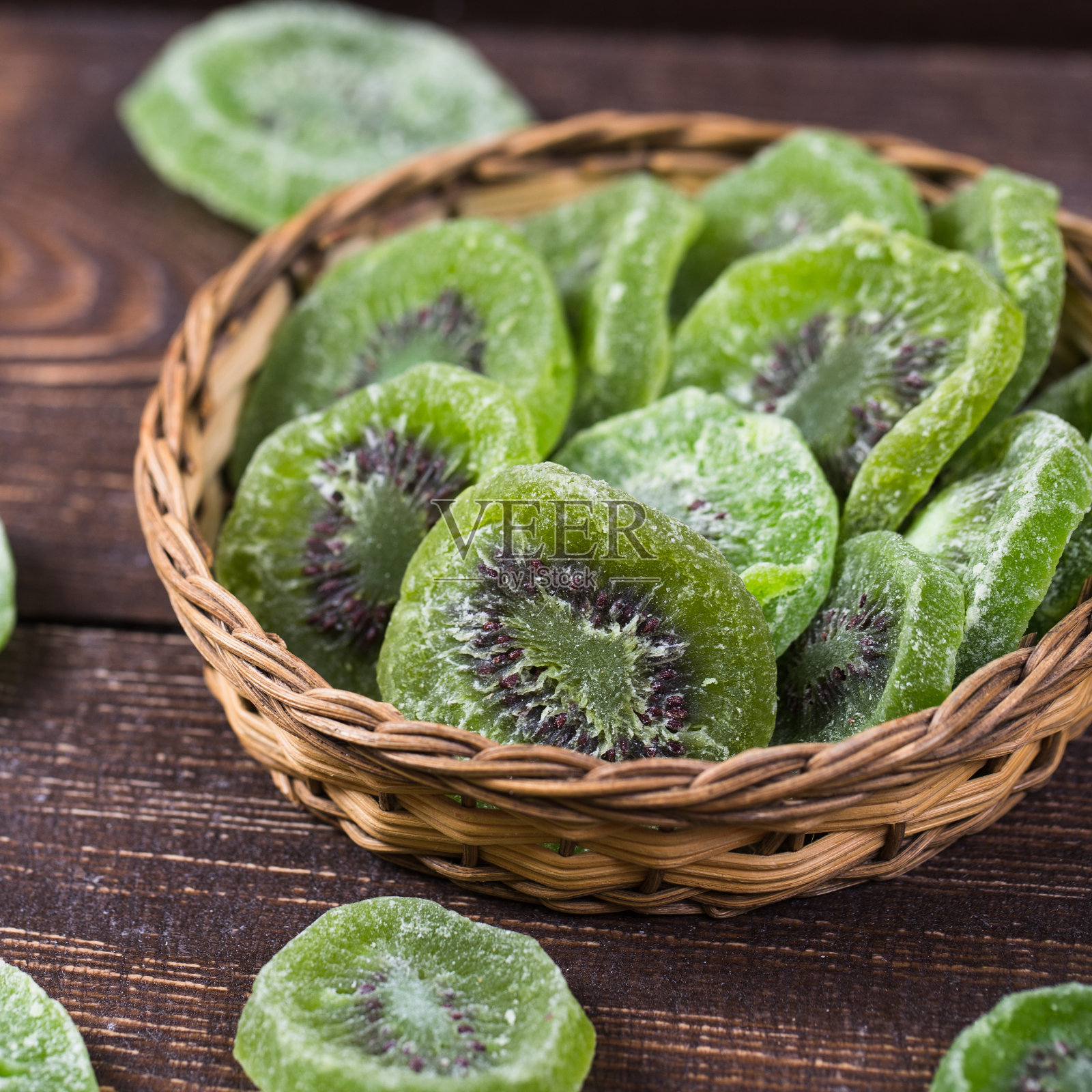 干猕猴桃木制背景照片摄影图片