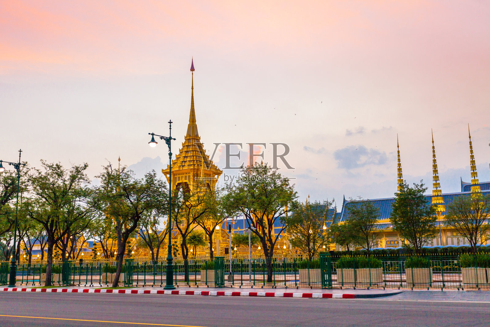 国王普密蓬·阿杜德的皇家火葬柴堆照片摄影图片