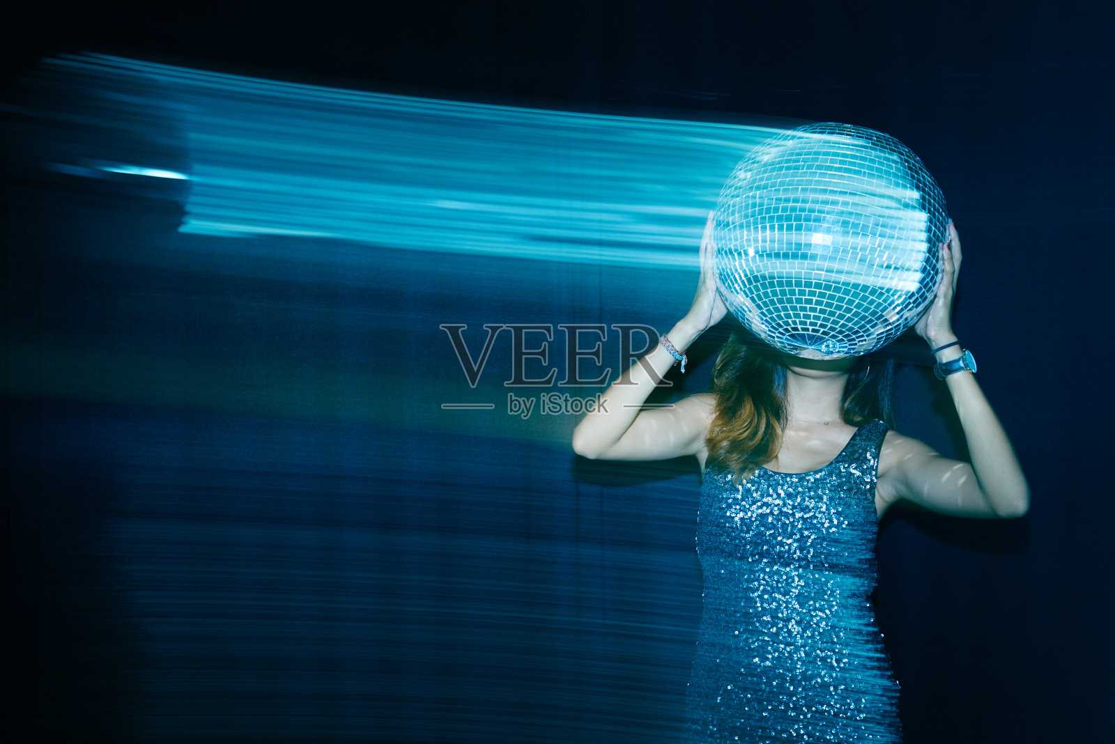 派对女孩照片摄影图片