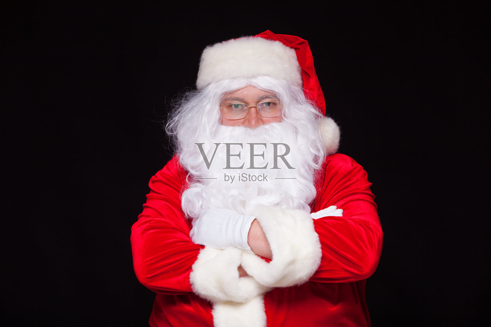 圣诞节。圣诞老人肖像微笑的黑色背景照片摄影图片