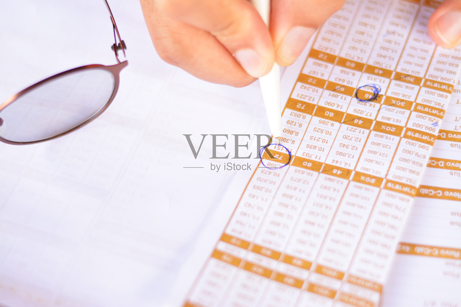 分析数据业务文档。照片摄影图片