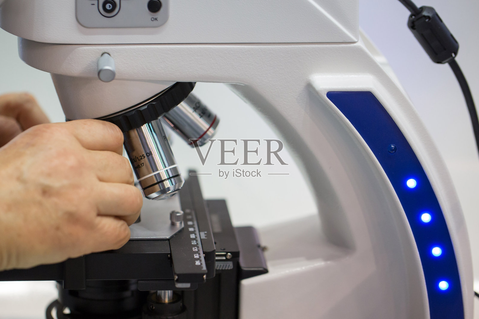 医用实验室设备,显微镜。照片摄影图片