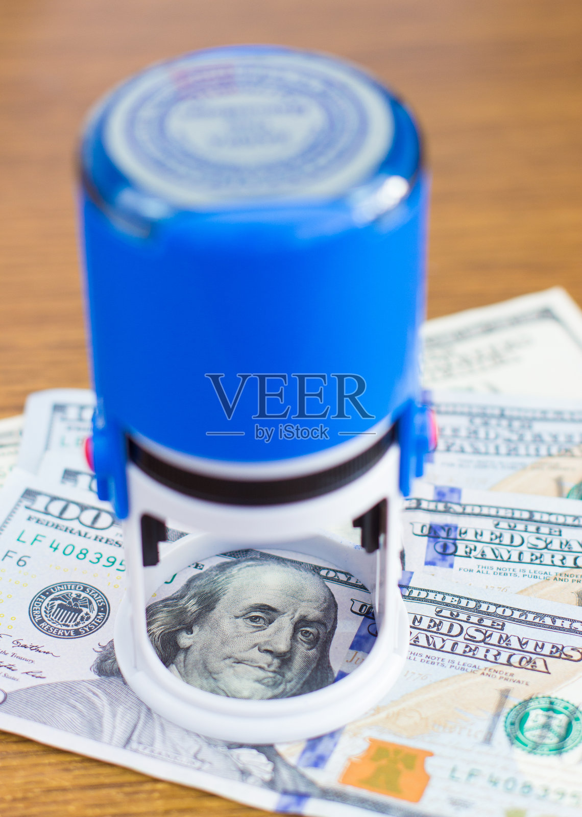 印刷公司和一百元钞票照片摄影图片