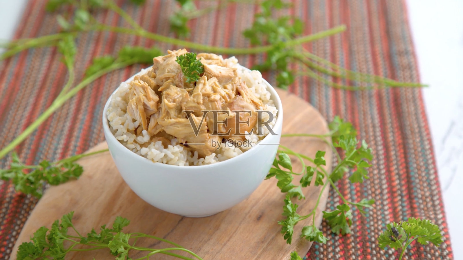 鸡和米饭照片摄影图片