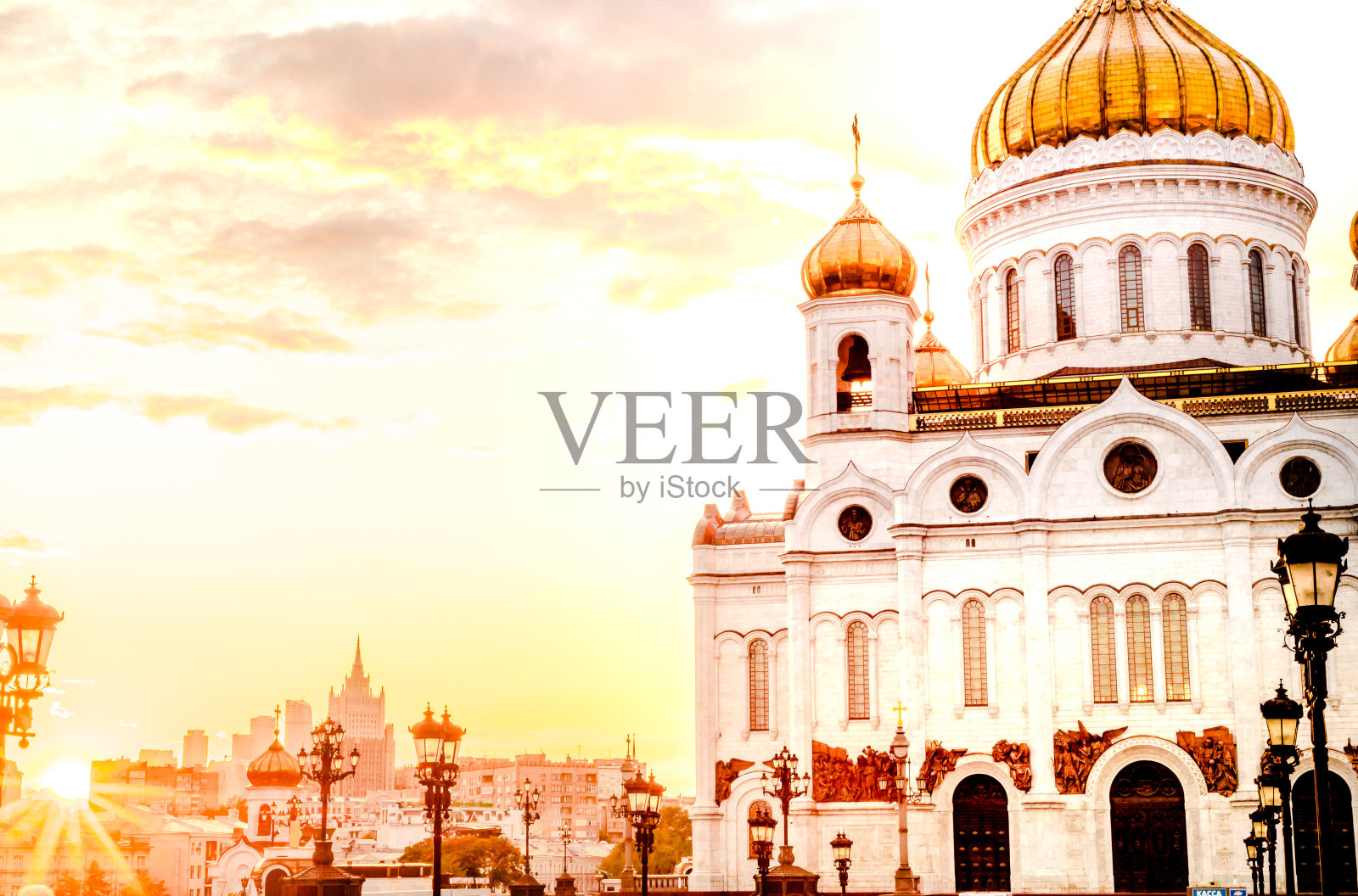 俄罗斯莫斯科的救世主大教堂,日落时分照片摄影图片