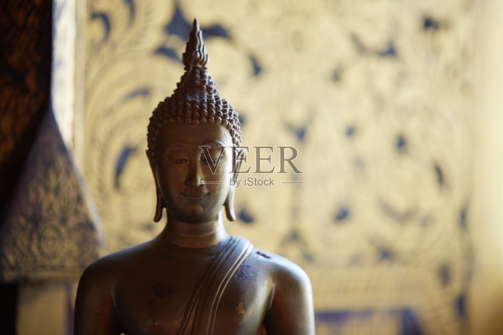 泰国的金佛雕像照片摄影图片