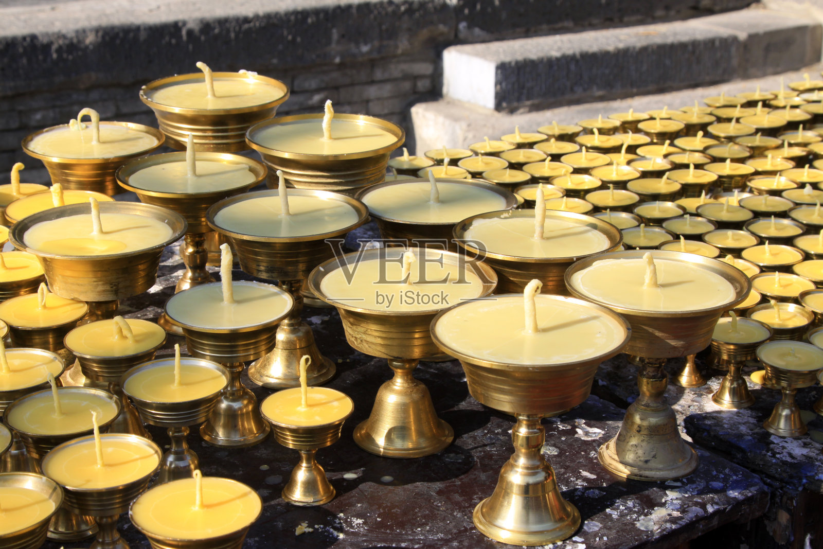 黄油灯排列整齐,特写照片照片摄影图片