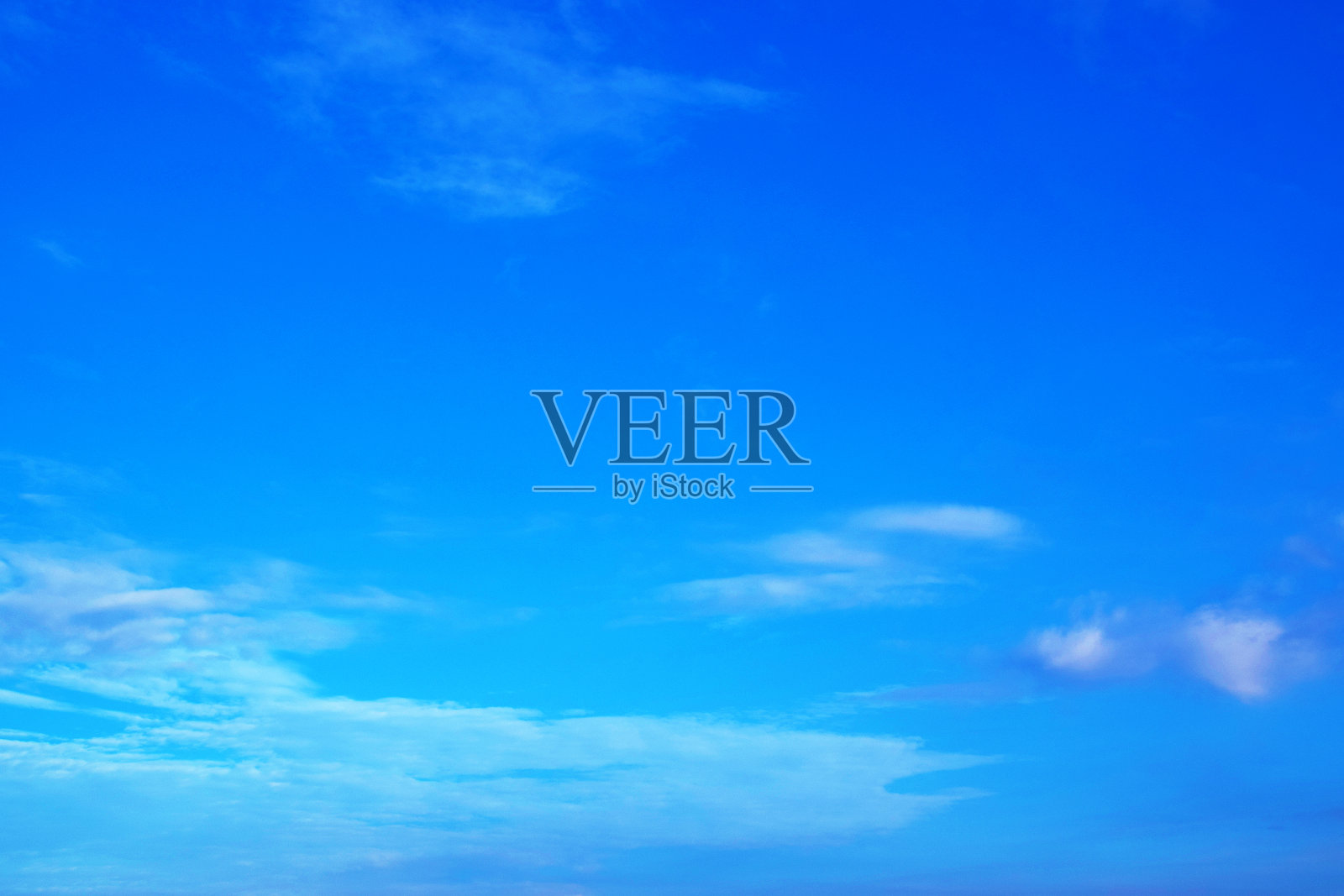 蓝色的天空和云彩的背景照片摄影图片