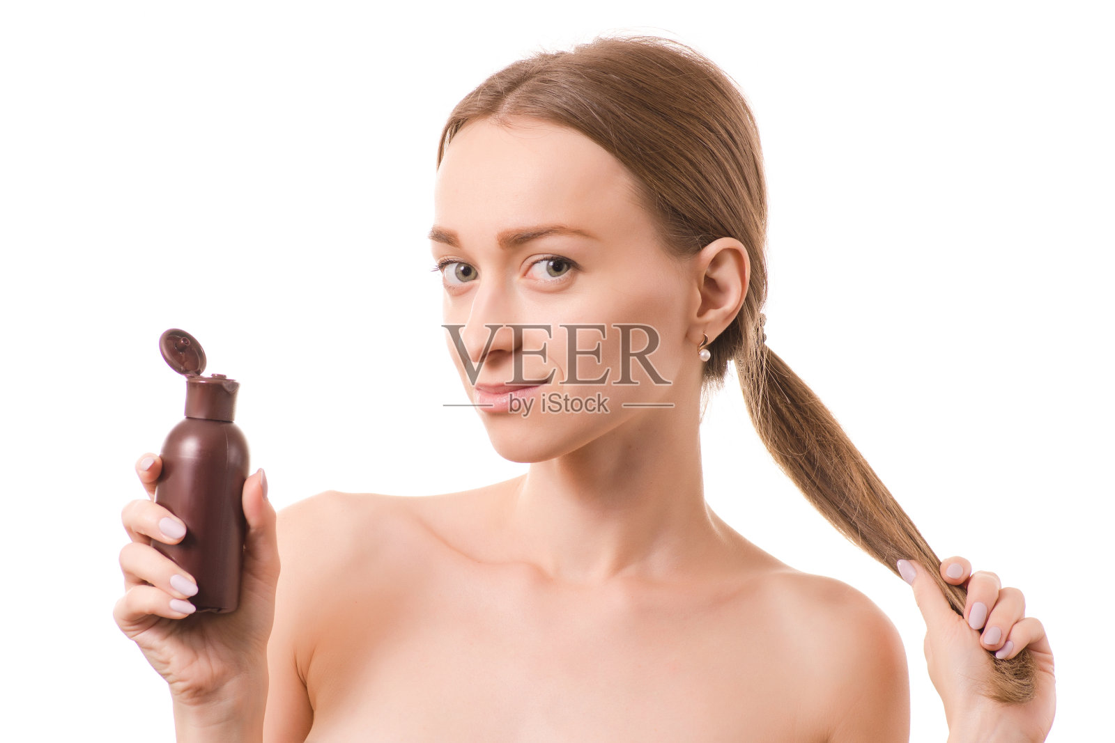 美丽的年轻女子美丽的脸用发油洗发照片摄影图片