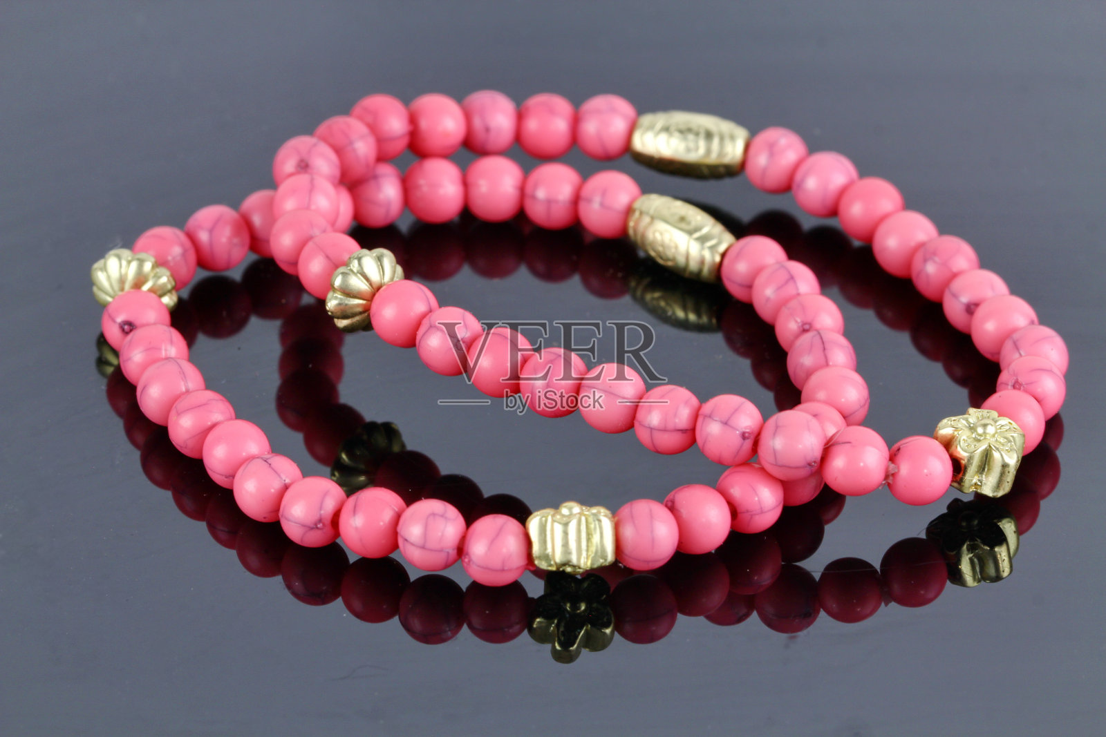 手镯或手链照片摄影图片