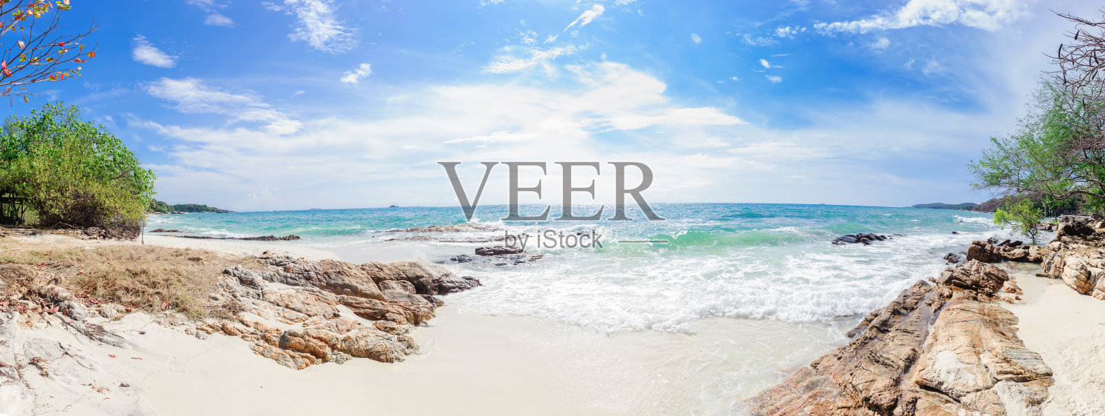 海景和晴朗的天空。海景全景。照片摄影图片