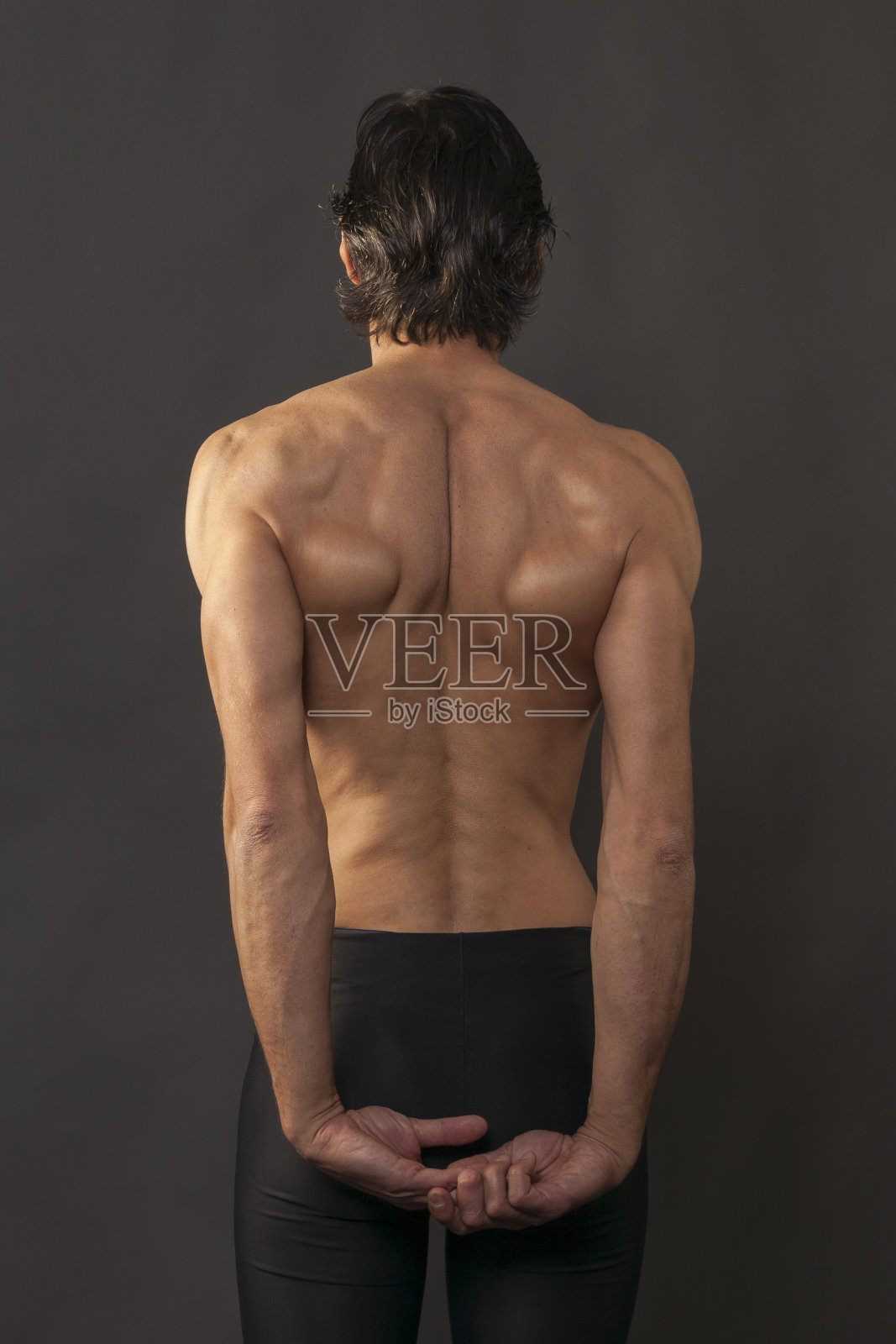 骑自行车的人在工作室里摆姿势照片摄影图片