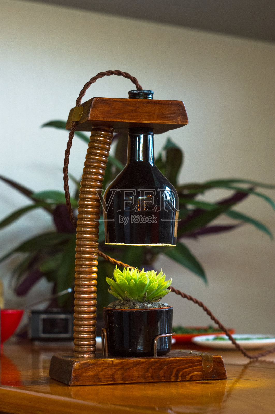 手工灯具-复古风格的花盆支架照片摄影图片