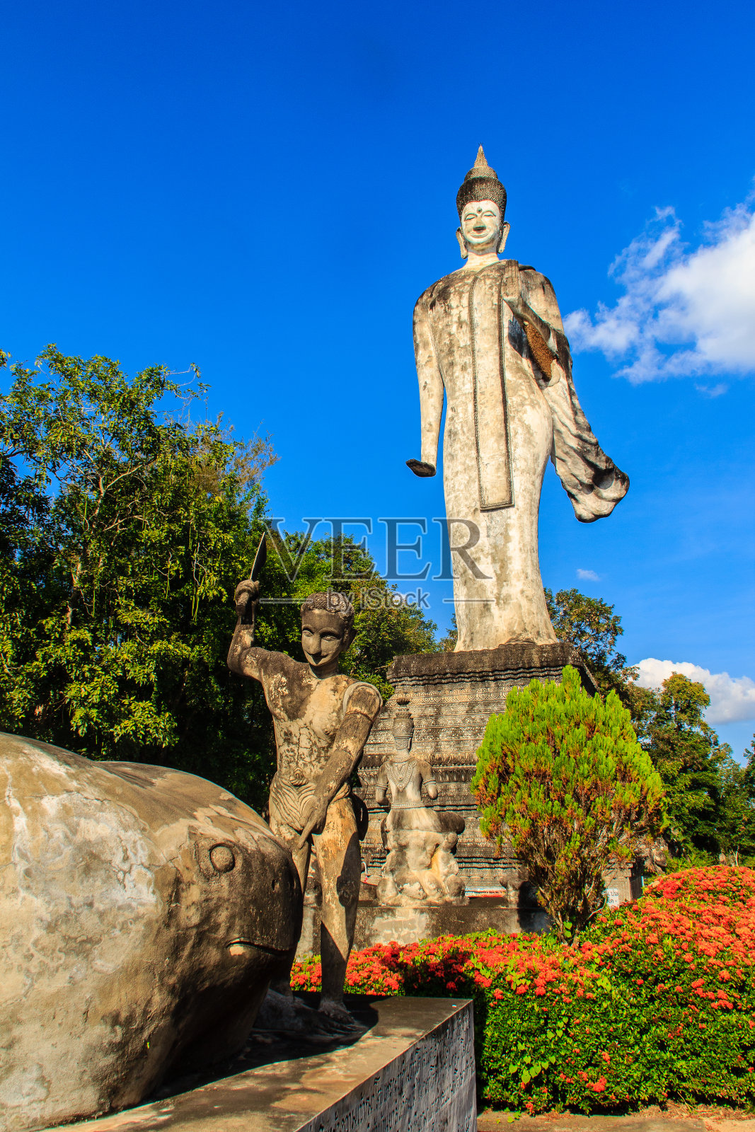 Sala Keoku是一座巨大的混凝土雕塑公园,灵感来自佛教和印度教。它位于泰国的廊开照片摄影图片
