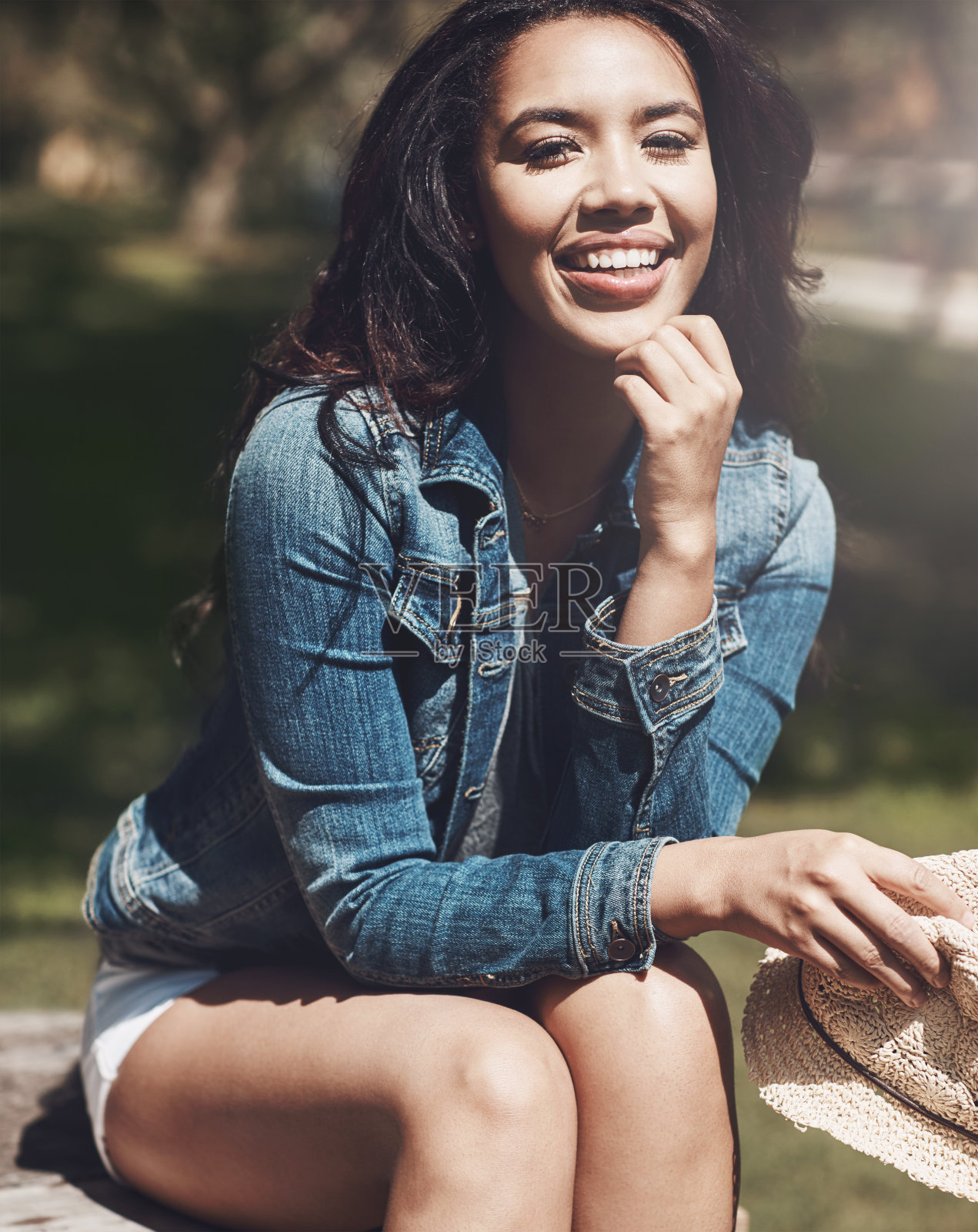 只有夏天才会带来那种微笑照片摄影图片