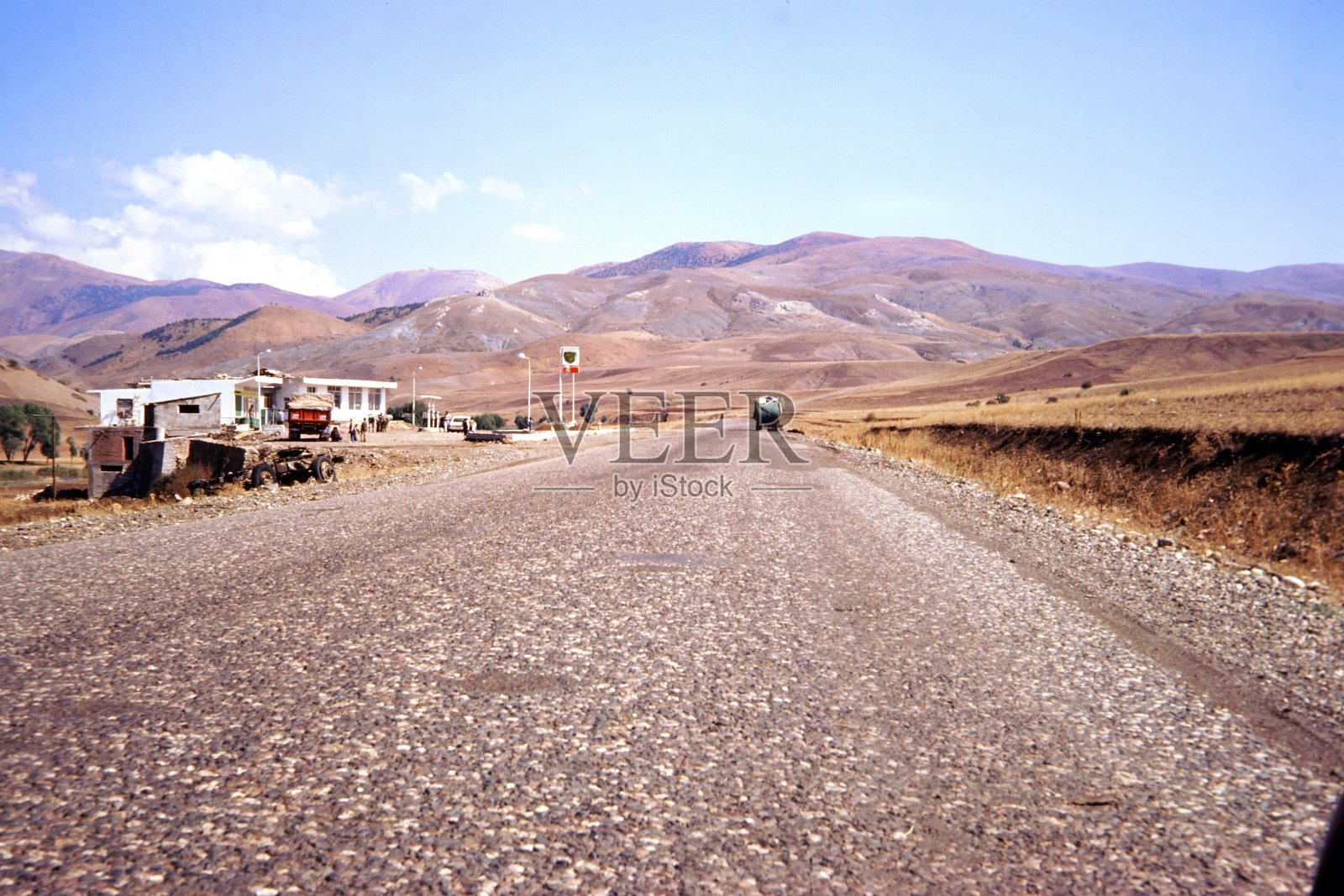 年代。土耳其安纳托利亚东部的一条公路。照片摄影图片