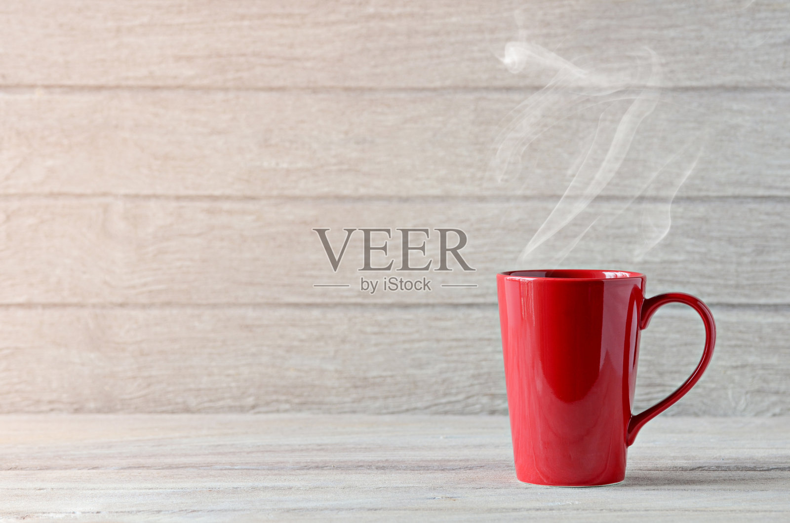 桌子上的咖啡杯的特写照片摄影图片