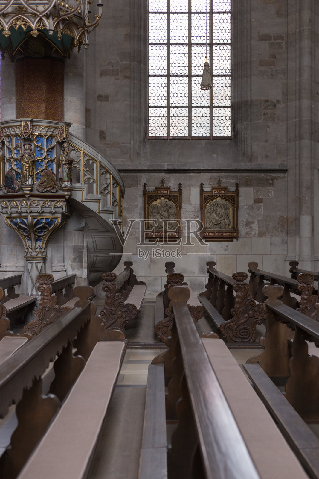 德国南部一座历史名城的教堂照片摄影图片