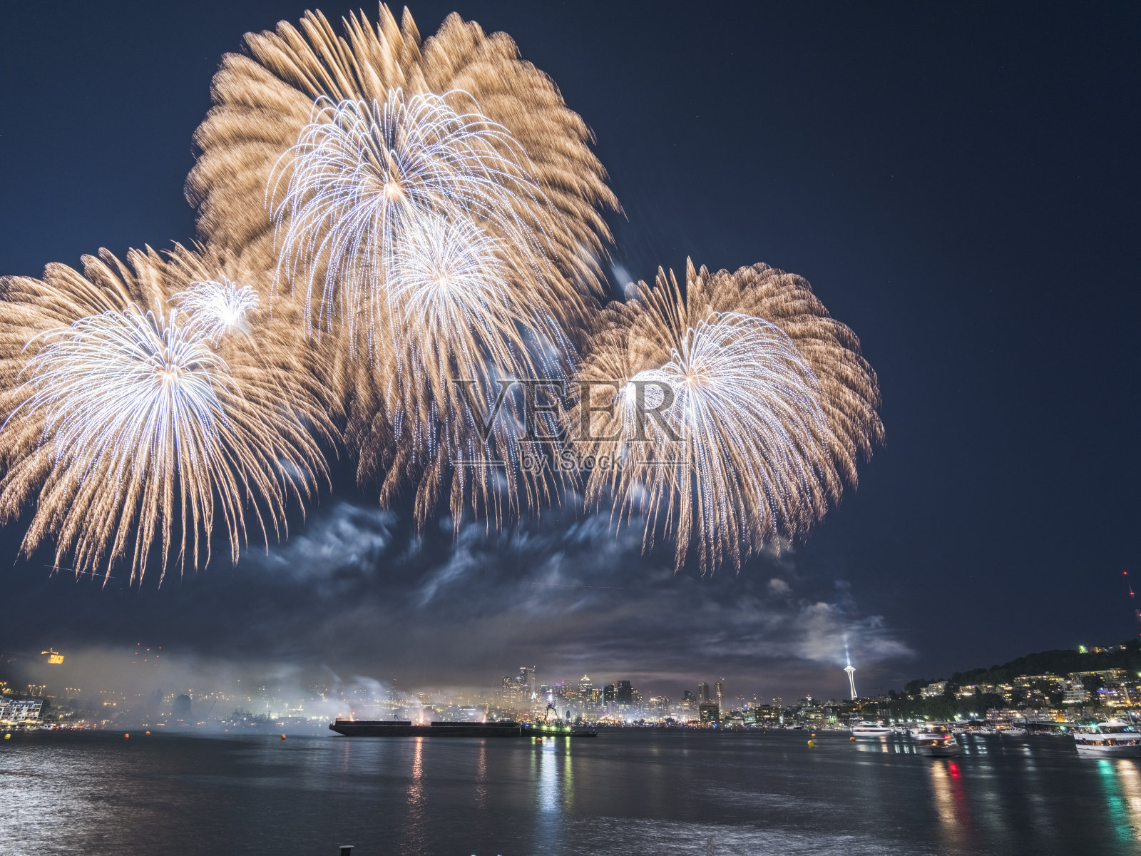 烟花在海上,西雅图,华盛顿,美国照片摄影图片