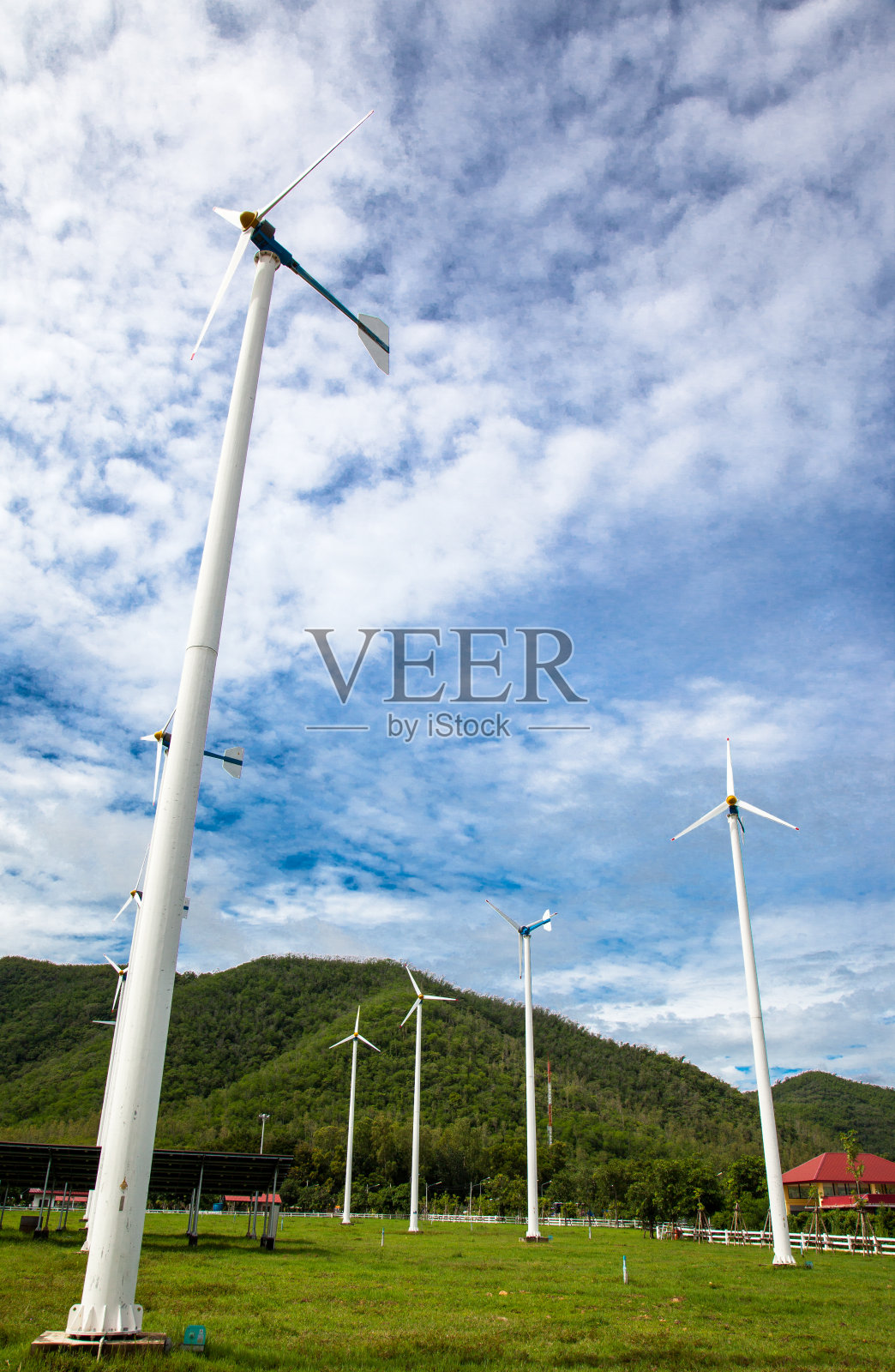 为人们发电的风车照片摄影图片