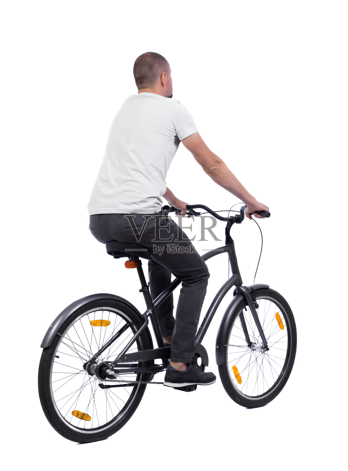 一个骑自行车的男人的后视图。照片摄影图片