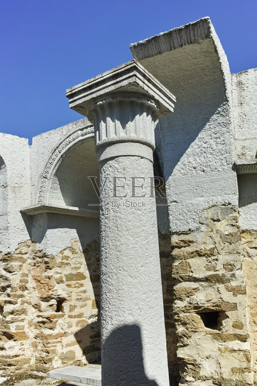 位于第一保加利亚帝国大普雷斯拉夫首都附近的圣约翰圆形教堂遗址照片摄影图片