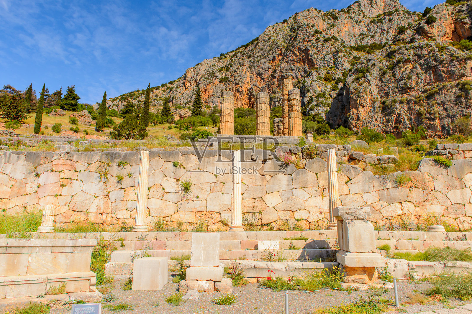 德尔福,希腊帕那萨斯山的一处考古遗址。德尔斐以供奉阿波罗的神殿中的神谕而闻名。联合国教科文组织世界遗产照片摄影图片
